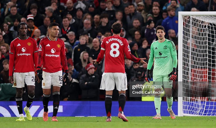 Man Utd và Bournemouth tạo nên màn rượt đuổi điên rồ tại Old Trafford