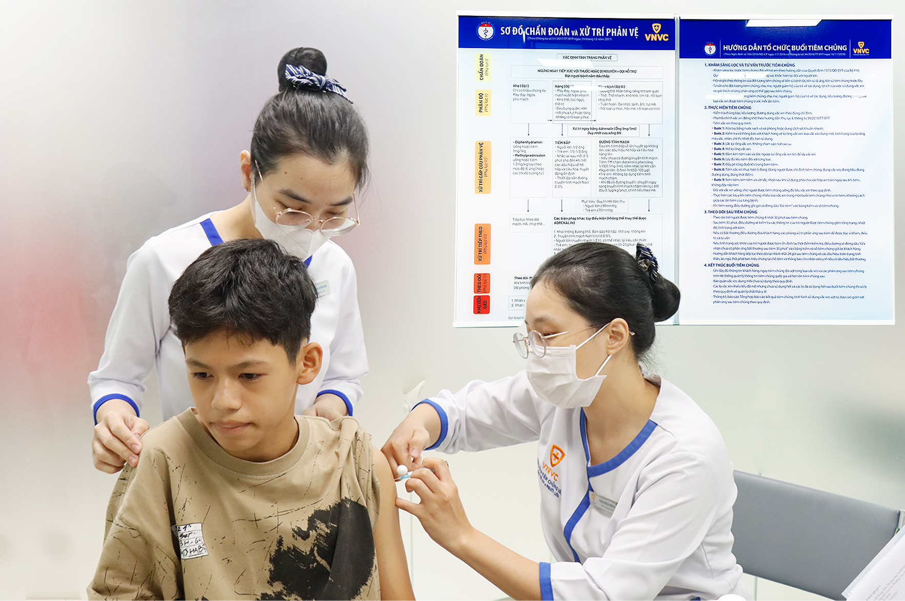 Thanh thiếu niên tiêm vắc xin để phòng bệnh tại Hệ thống Tiêm chủng VNVC. Ảnh: Bình An