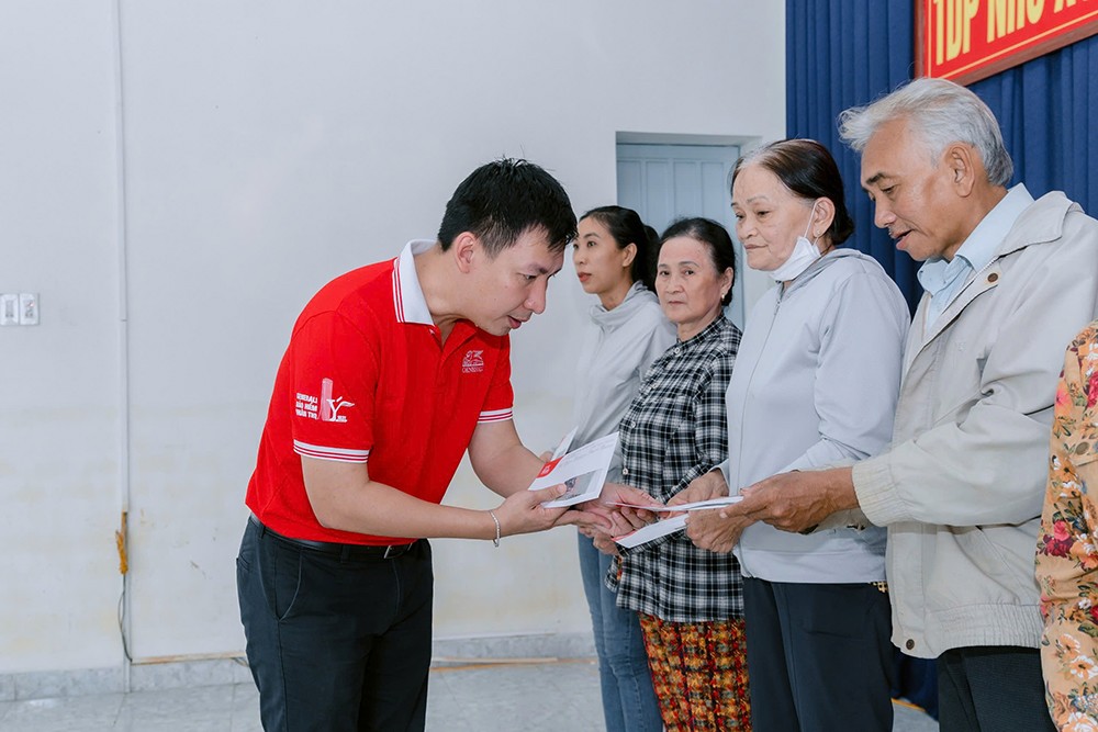 Generali Việt Nam đã phối hợp chặt chẽ với Ủy ban Mặt trận Tổ quốc tại từng địa phương, bảo đảm việc trao tặng diễn ra minh bạch, kịp thời và đúng nhu cầu thực tế của từng hộ dân.