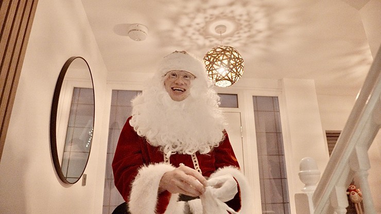 Erling Haaland cải trang thành Ông già Noel