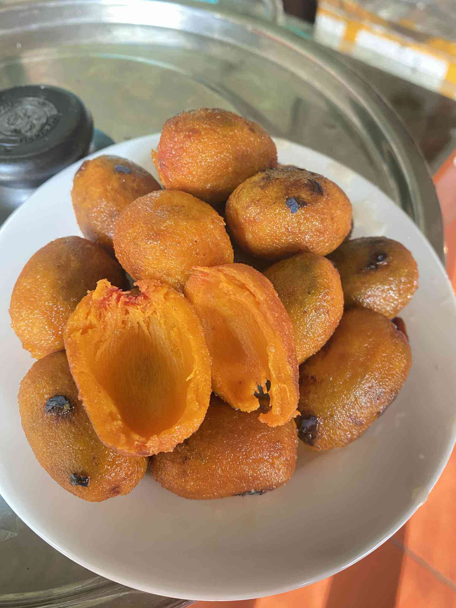 Quả cọ sau khi chế biến nhìn rất hấp dẫn. (Ảnh: Hải Yến).