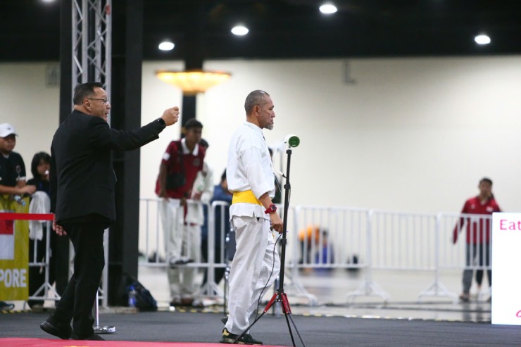 Trọng tài có những phán quyết gây bức xúc