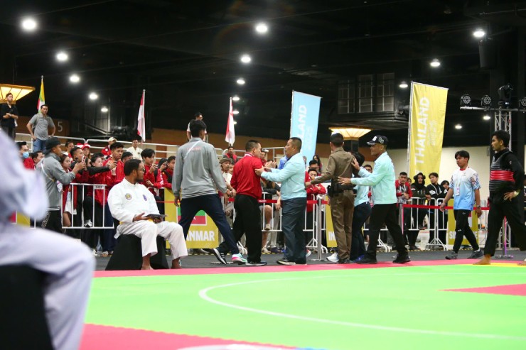 Ngả mũ Tấn Sang bật khóc vì bị xử ép, chơi xấu vẫn giành HCV pencak silat - 4