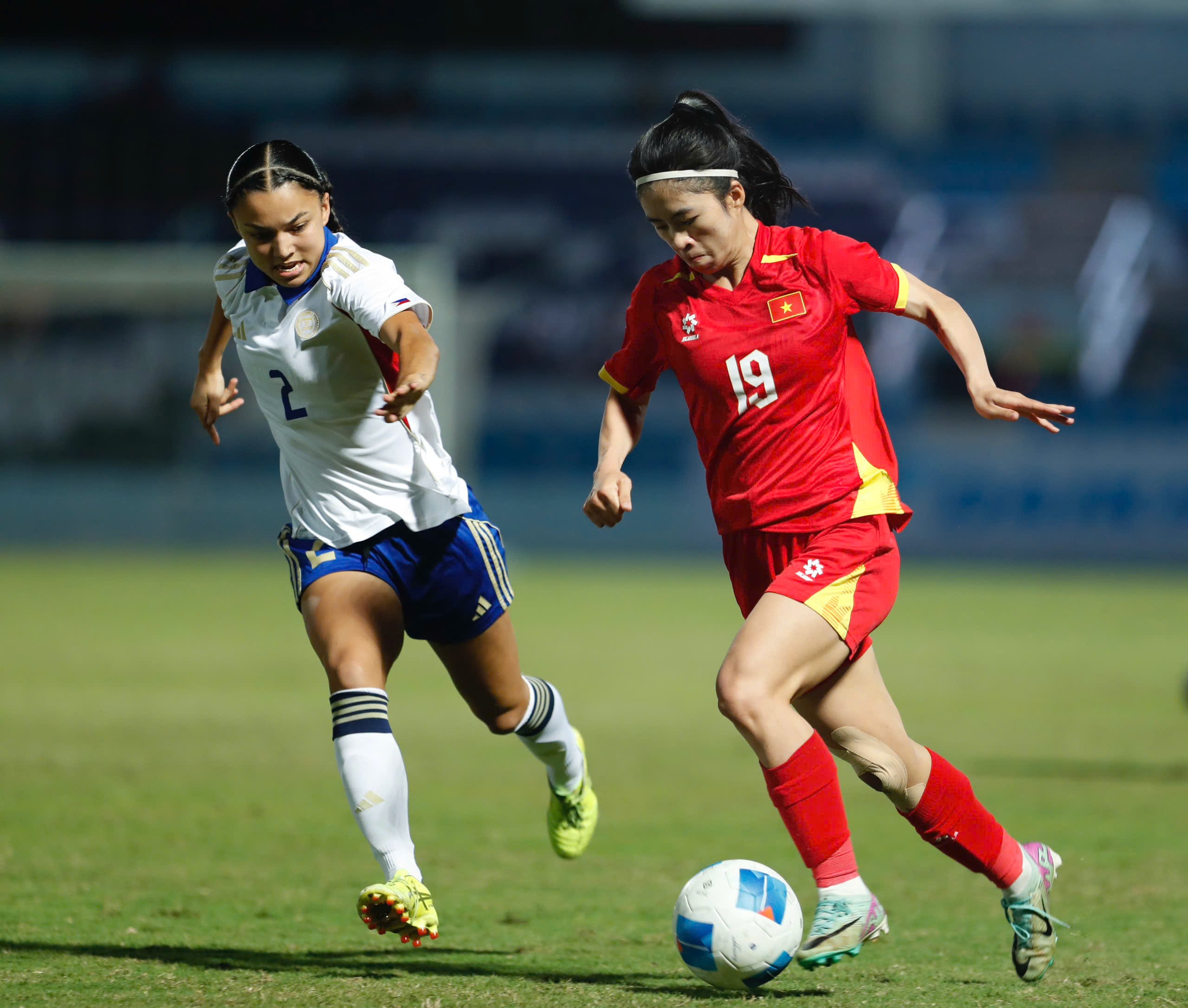 Rực lửa chung kết bóng đá nữ SEA Games: Những chiến binh áo đỏ vượt gian khó - 8