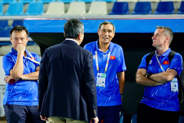 HLV Mai Đức Chung không thể hài lòng sau trận