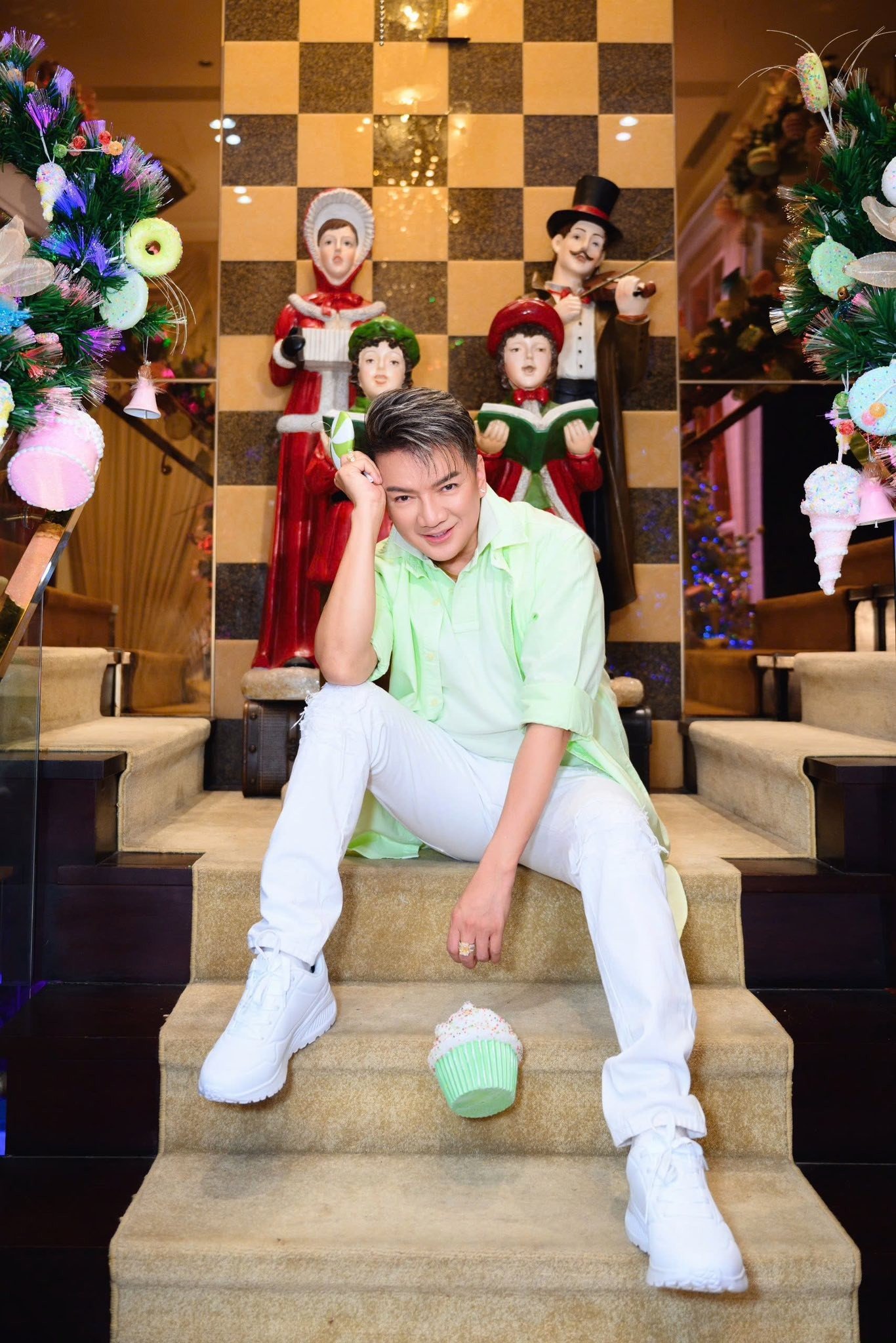 Biệt thự của Đàm Vĩnh Hưng có hai mặt tiền đường, được rao bán 115 tỷ đồng.