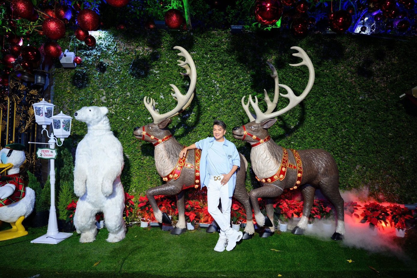 Đàm Vĩnh Hưng trang trí Noel cho căn biệt thự lần cuối.