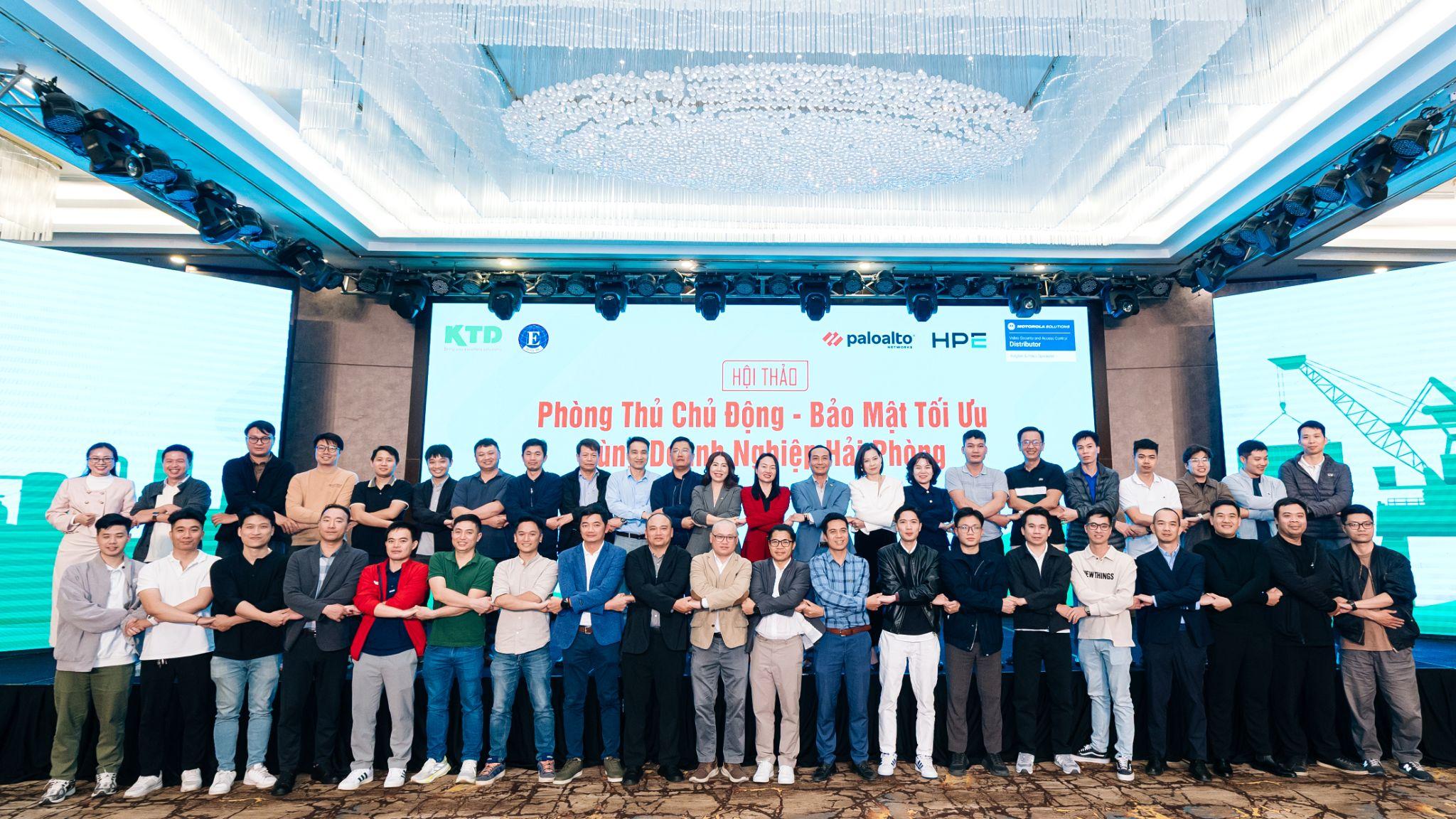 Đông đảo khách mời tham dự và thảo luận tại hội thảo