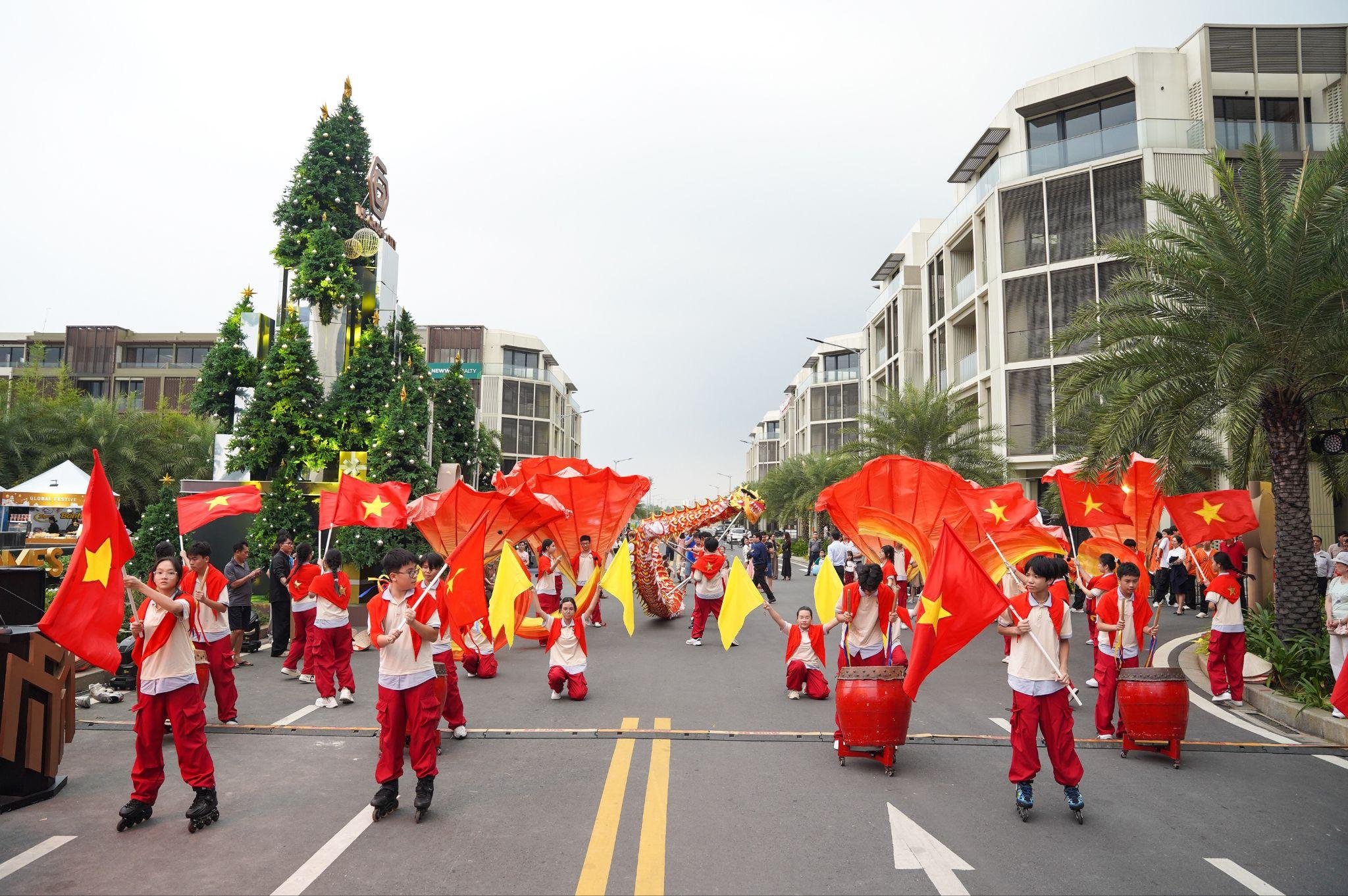 Global Festive tạo nên không gian giao thoa giữa tinh thần lễ hội quốc tế và các giá trị văn hóa bản địa, với sự đồng hành của phường Bình Trưng.