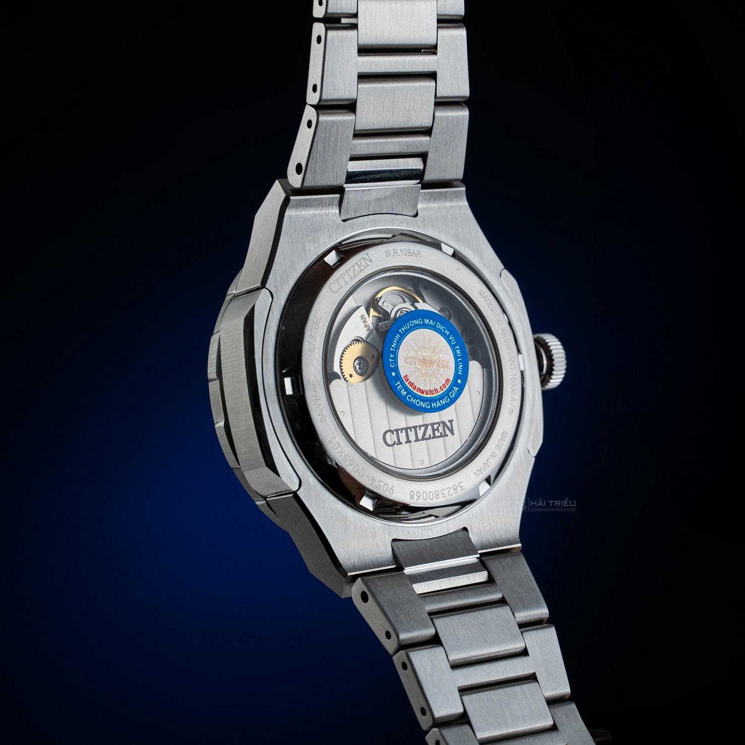 Máy Cal.9054 trữ cót 50 giờ, tần số dao động 28.800vph và kháng từ 16000a/m trên Citizen Series 8.