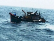 Tàu cá bị cháy, chìm giữa khơi, 53 ngư dân Đà Nẵng nhảy xuống biển