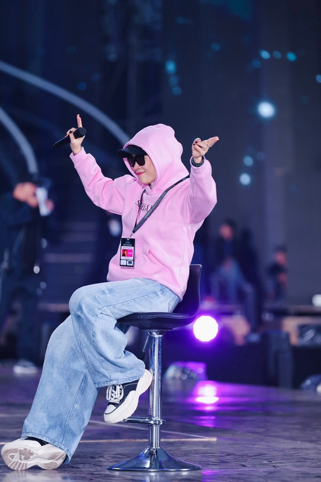 Mỹ Tâm là người xây dựng kịch bản, tổng đạo diễn, tổ chức và sản xuất concert quy mô 40.000 khán giả của chính mình.