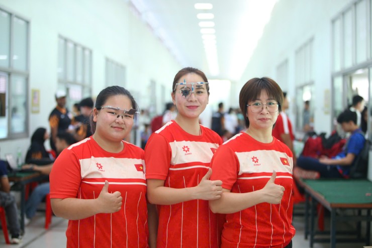 Thu Vinh (giữa) có tấm HCV thứ 3 tại kỳ SEA Games 33 lần này. Ảnh: Anh Khoa