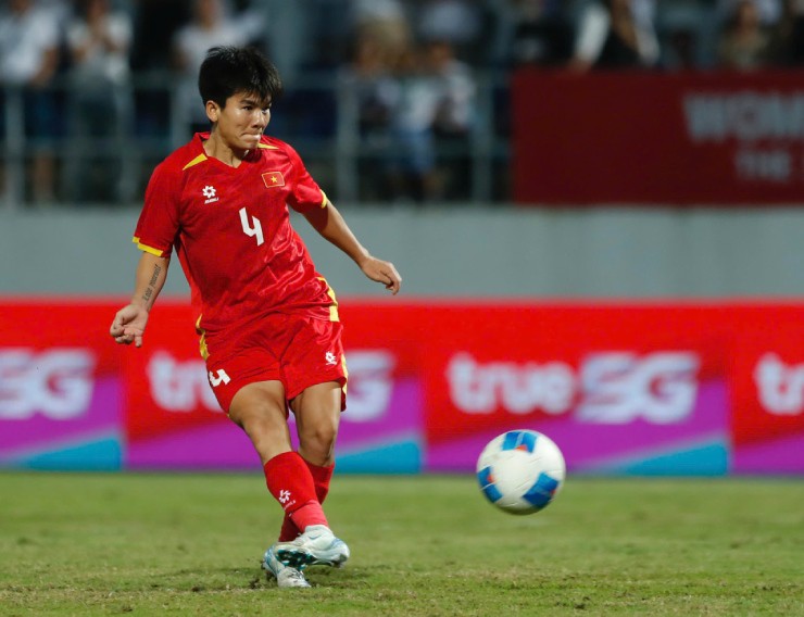 Khi Trần
Thị Thu thực hiện không thành công loạt sút luân lưu quyết định, ĐT
Việt Nam chính thức gục ngã trước ĐT Philippines ở chung kết môn
bóng nữ SEA Games 33