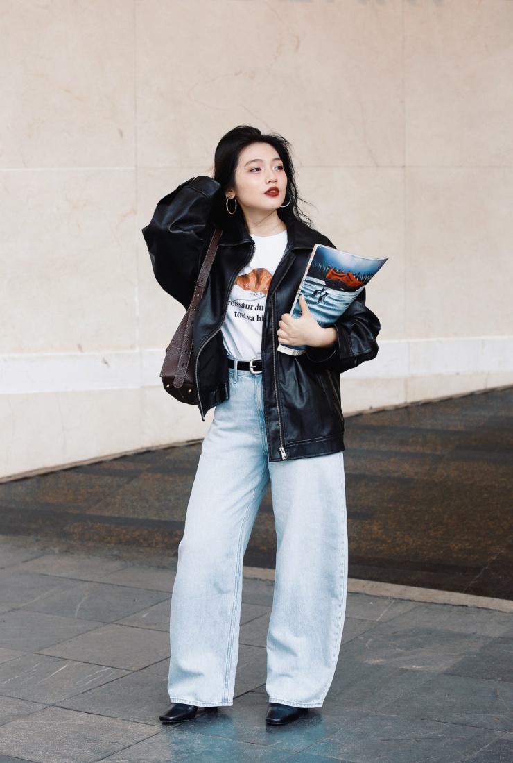 Theo thống kê của Vogue và Lyst, áo khoác da là mặt hàng bán chạy năm nay. Những người nổi tiếng như Rosie Huntington-Whitely, Vittoria Ceretti, Emily Ratajkowski và Kendall Jenner góp phần lăng xê, khiến chúng trở nên hot hơn từ đầu quý 3. Về kiểu dáng, áo boxy hoặc quá khổ là xu hướng hot.