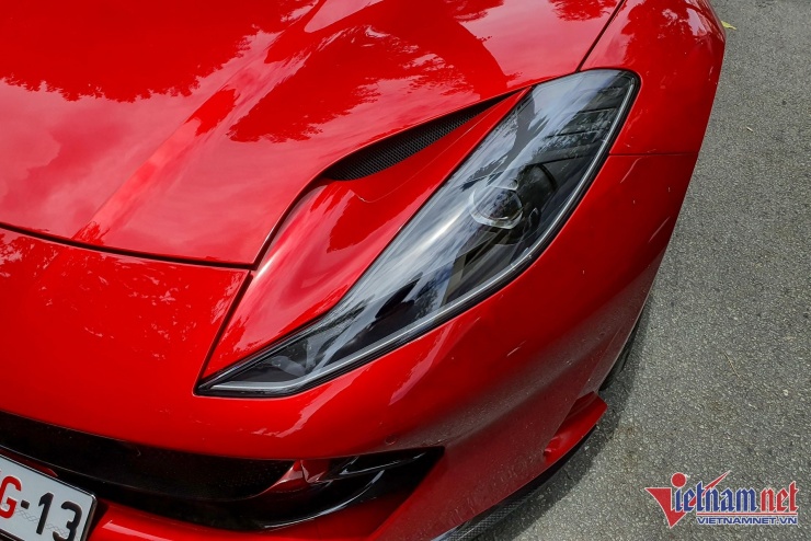 Siêu xe Ferrari 812 GTS sơn đỏ độc nhất Việt Nam giá 26 tỷ dạo phố Sài Gòn - 3