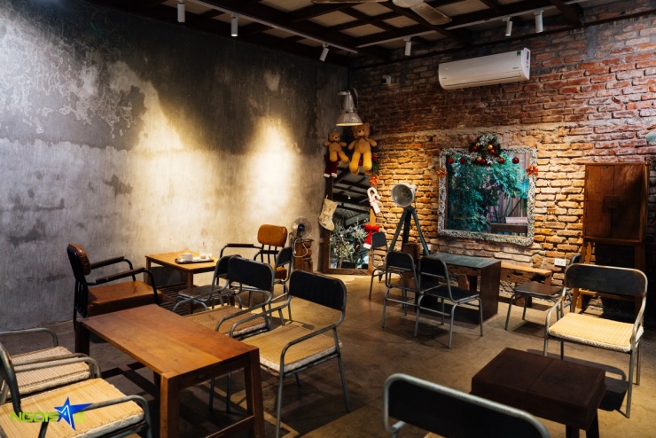 Quán cà phê sân vườn trang trí gấu bông dịp Giáng sinh - 10