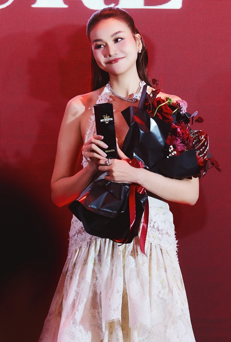 Thanh Hằng dát hàng hiệu hơn 5 tỷ đồng đi sự kiện cùng chồng - 6