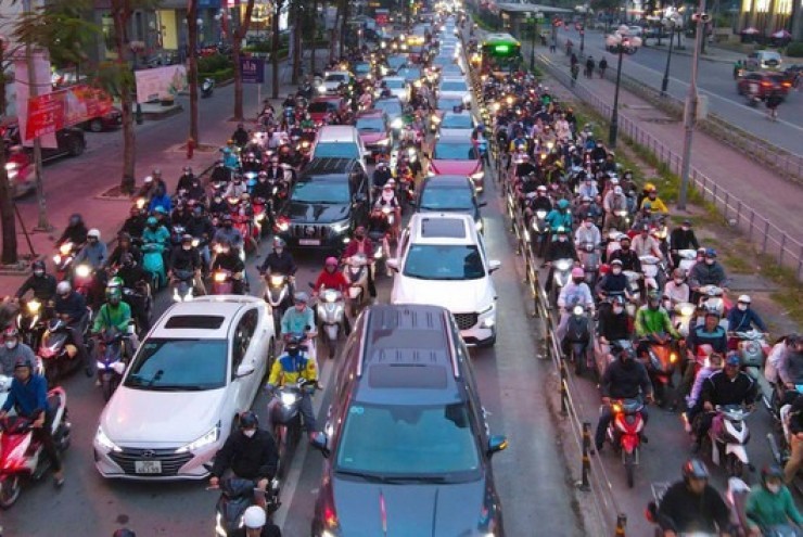 Camera AI phủ kín tuyến huyết mạch Hà Nội, loạt xe vẫn ngang nhiên vi phạm