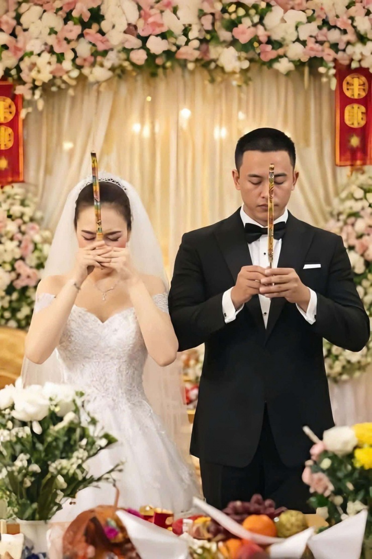 Phản ứng của Mỹ Tâm khi ảnh cúng khai máy với Mai Tài Phến bị biến thành ảnh cưới - 3