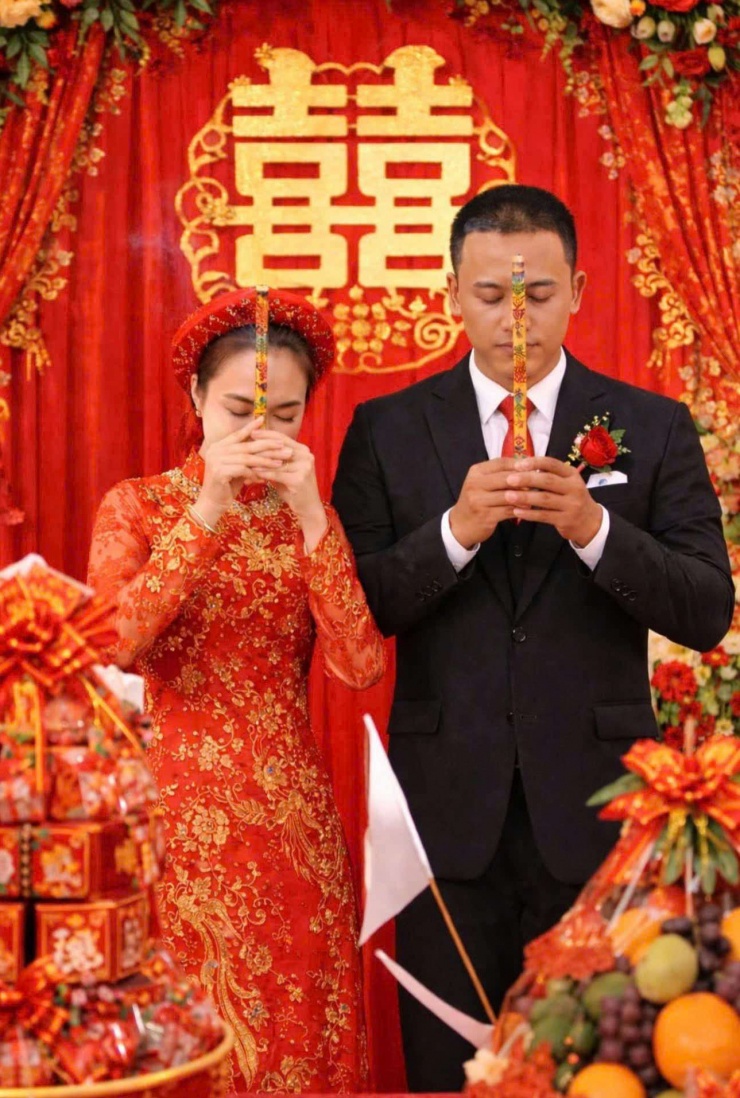 Ảnh của Mai Tài Phến và Mỹ Tâm bị biến thành ảnh cưới. Ảnh: FBNV