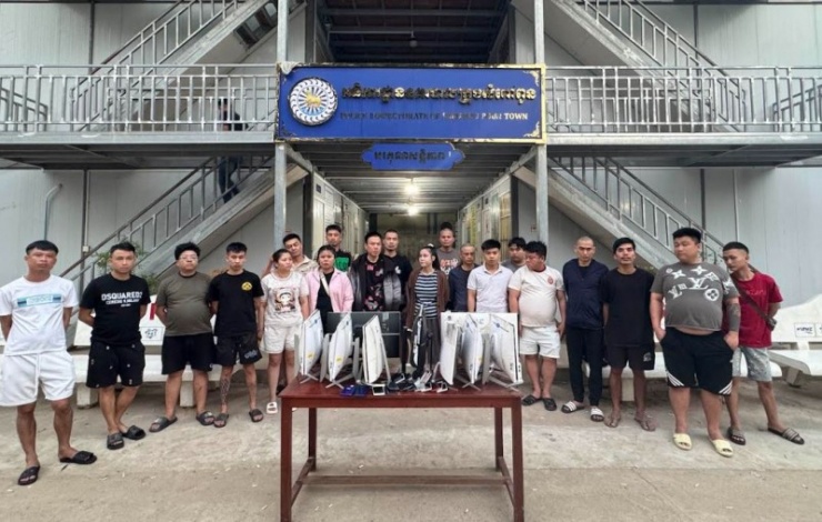 Các đối tượng và tang vật liên quan trong vụ án.