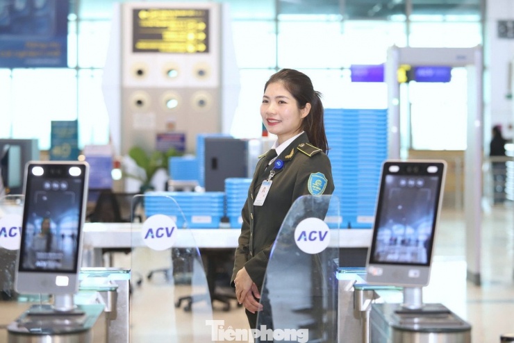 Lực lượng an ninh sân bay luôn túc trực 24/24, phối hợp tuần tra, kiểm soát tại các khu vực trọng yếu.