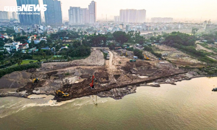 Các bãi sông vốn yên ắng nay đã dần sôi động.