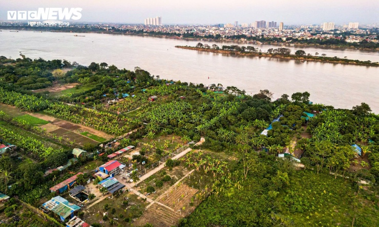 Dự án thành phần 4 là khu đô thị tái định cư, được triển khai tại chỗ trong phạm vi dự án đầu tư tổng thể dưới hình thức các khu chung cư cao tầng; đồng thời có thể xem xét triển khai tại các quỹ đất đối ứng để thanh toán cho nhà đầu tư, gồm cả nhà ở thấp tầng và căn hộ chung cư cao tầng.