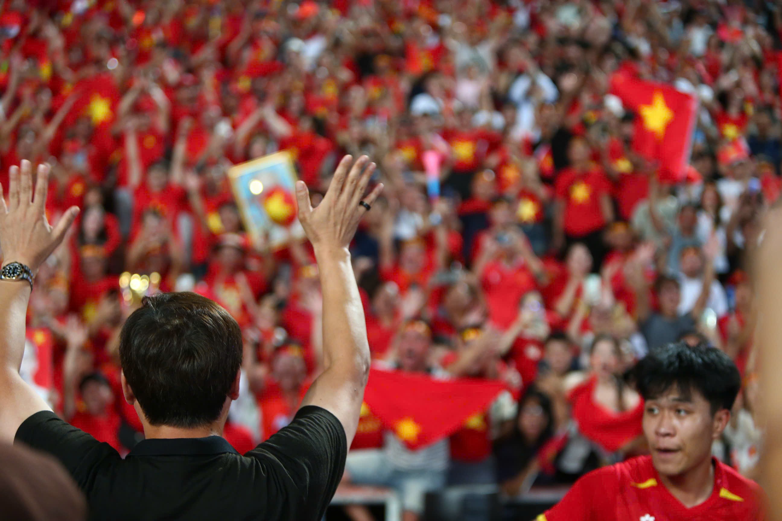 HLV Kim Sang Sik cũng gửi lời tri ân tới sự cổ vũ nhiệt thành của người hâm mộ