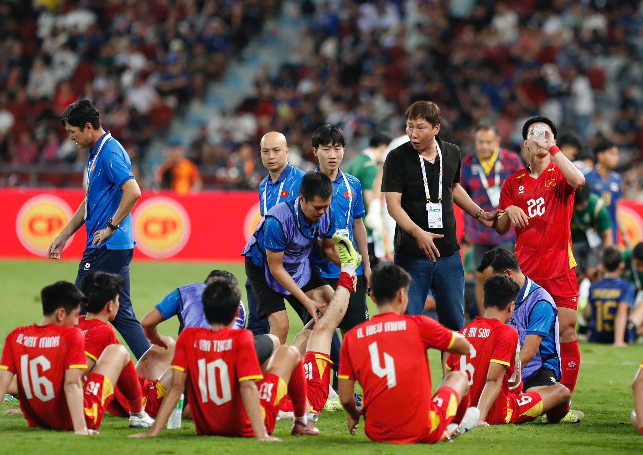 Giỏi cả chiến thuật lẫn truyền lửa cho học trò, HLV Kim Sang Sik thực sự quá tài năng