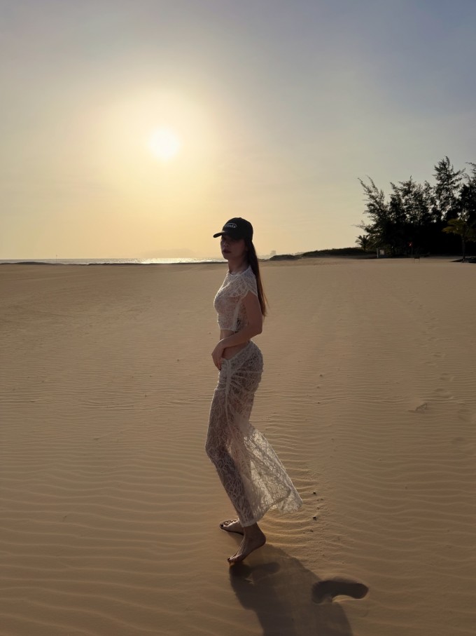 Ông xã Kim Lý cũng thả tim thể hiện tình yêu dành cho Hồ Ngọc Hà ở phần bình luận.