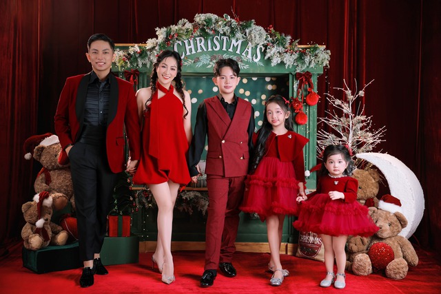 Ngoài cuộc sống tinh thần thoải mái, gia đình chồng Khánh Thi còn tạo điều kiện tốt về vật chất cho cô. Mẹ chồng Khánh Thi còn mua nhà riêng để 2 vợ chồng cô tự lập hơn.