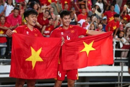 U22 Việt Nam thăng hoa cảm xúc cùng CĐV sau khi vô địch SEA Games