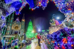 Xóm đạo lớn nhất TPHCM lung linh đón Giáng sinh