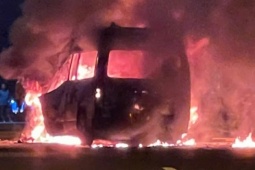 Ôtô cứu thương tông xe container trên cao tốc TP HCM - Dầu Giây, 3 người chết