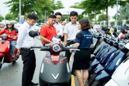 VinFast dẫn dắt xu hướng xe điện, xe xăng xuống giá hàng loạt trong mùa cao điểm cuối năm