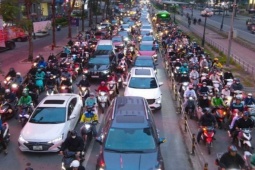 Camera AI phủ kín tuyến huyết mạch Hà Nội, loạt xe vẫn ngang nhiên vi phạm