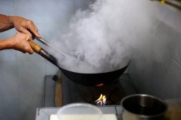 6 thói quen xấu trong nhà bếp âm thầm hại sức khỏe, nhiều gia đình vẫn mắc phải