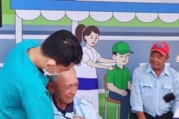 Hàng trăm bác tài được Ắc quy GS Việt Nam chăm sóc trong “Ngày hội chăm sóc bác tài” tại Bến xe Miền Đông (cũ)