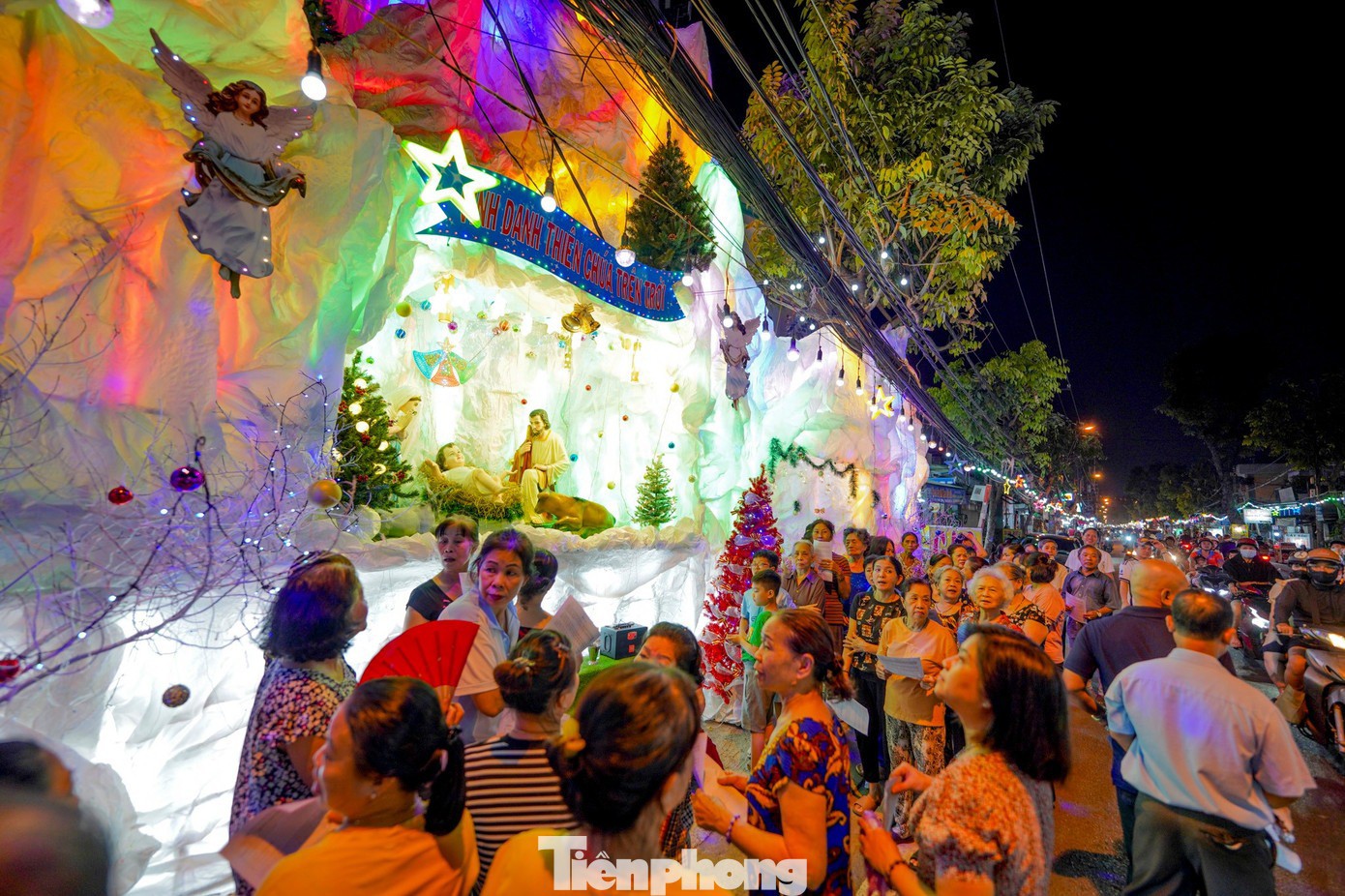 Xóm đạo lớn nhất TPHCM lung linh đón Giáng sinh - 7