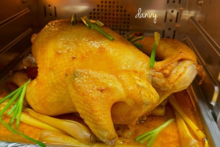 Thay vì luộc, gà làm món này thơm ngon hơn nhiều lần.