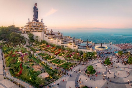 Sun World Ba Den Mountain tri ân du khách với combo vé cáp treo chỉ 200.000 đồng