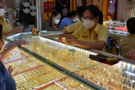 Giá vàng hôm nay 18-12: Tăng rất mạnh khi nhu cầu trú ẩn vốn nóng lên