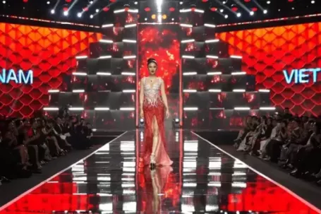 Miss Cosmo 2025: Hoa hậu Phương Linh trình diễn thế nào trong đêm Bán kết?