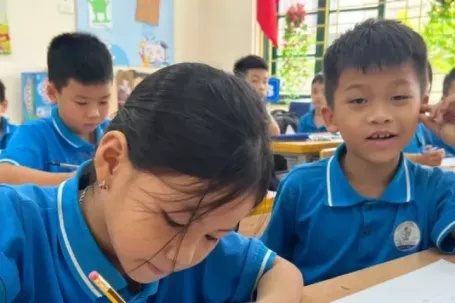 Miễn học phí nhưng trường ‘đẻ’ nhiều khoản thu tiền triệu mỗi tháng