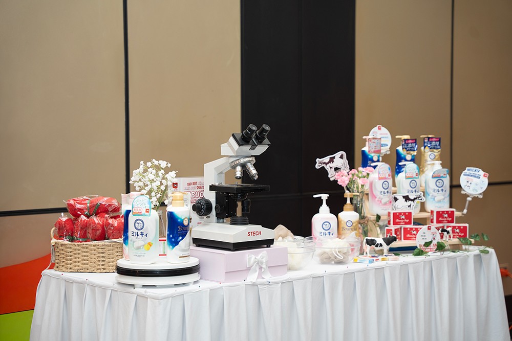 Ba dòng sản phẩm tiêu biểu của Cow Brand xuất hiện tại khu soi bọt của sự kiện.