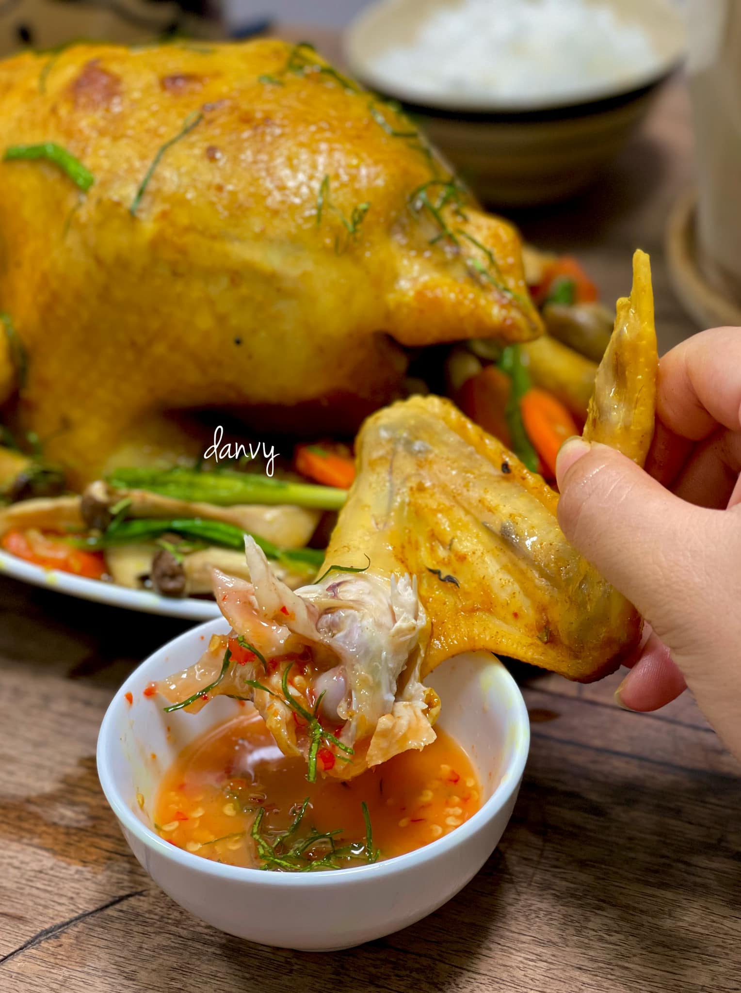 Thịt chín mềm ngọt, không bị khô.