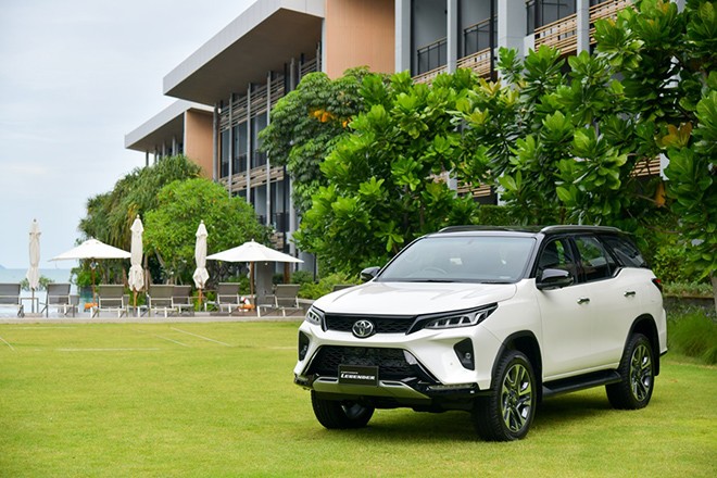Giá xe Toyota Fortuner tháng 12/2025, bản máy dầu từ 1,055 tỷ - 2