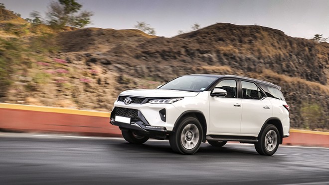 Giá xe Toyota Fortuner tháng 12/2025, bản máy dầu từ 1,055 tỷ - 12